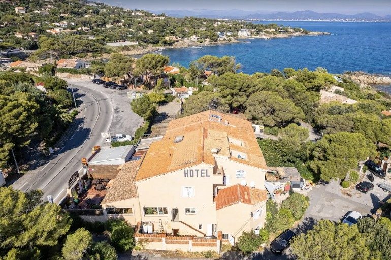 HOTEL LES CALANQUES